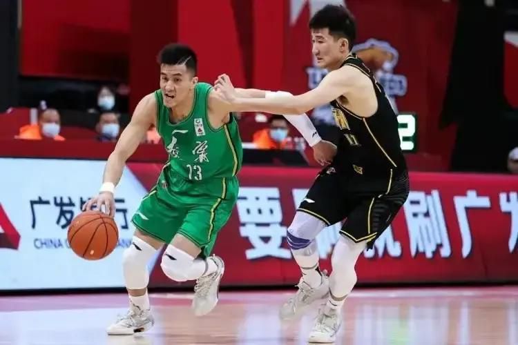“皇马相信姆巴佩，但对其周围环境则不太信任，担心球员会屈服于卡塔尔方面的压力。